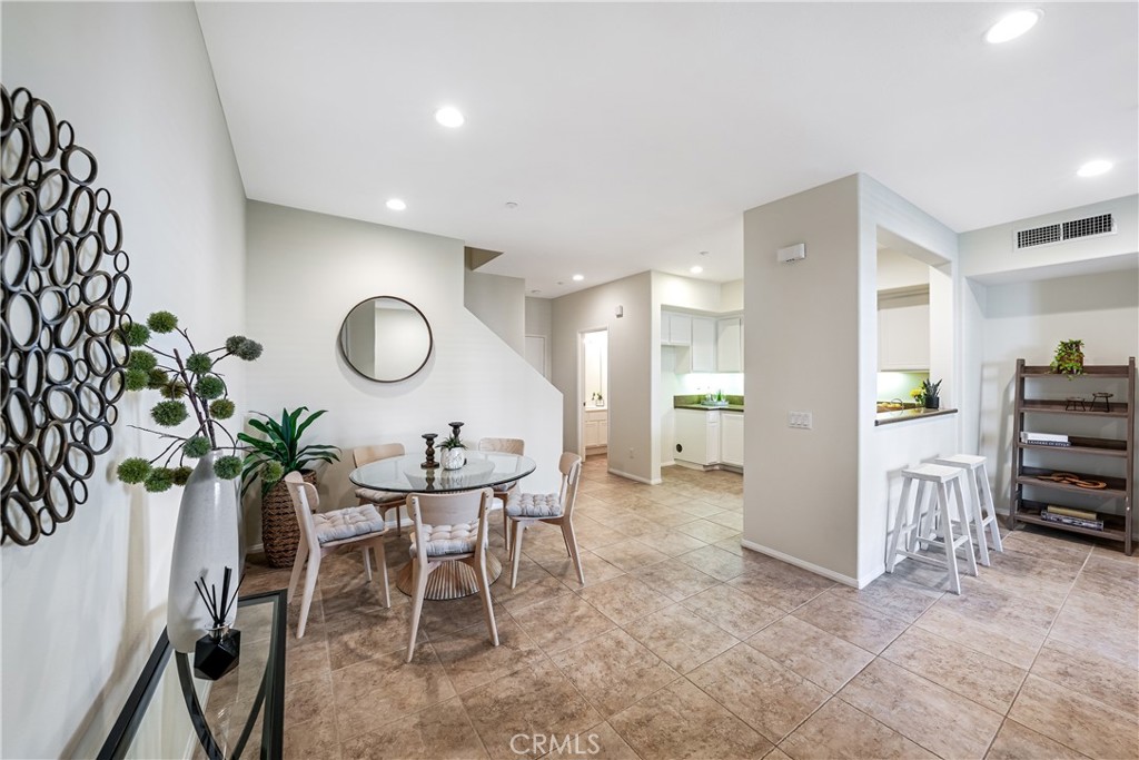 5 Lynde Street Ladera Ranch, CA 92694 - Photo 9 of 50 Dining area view from front door