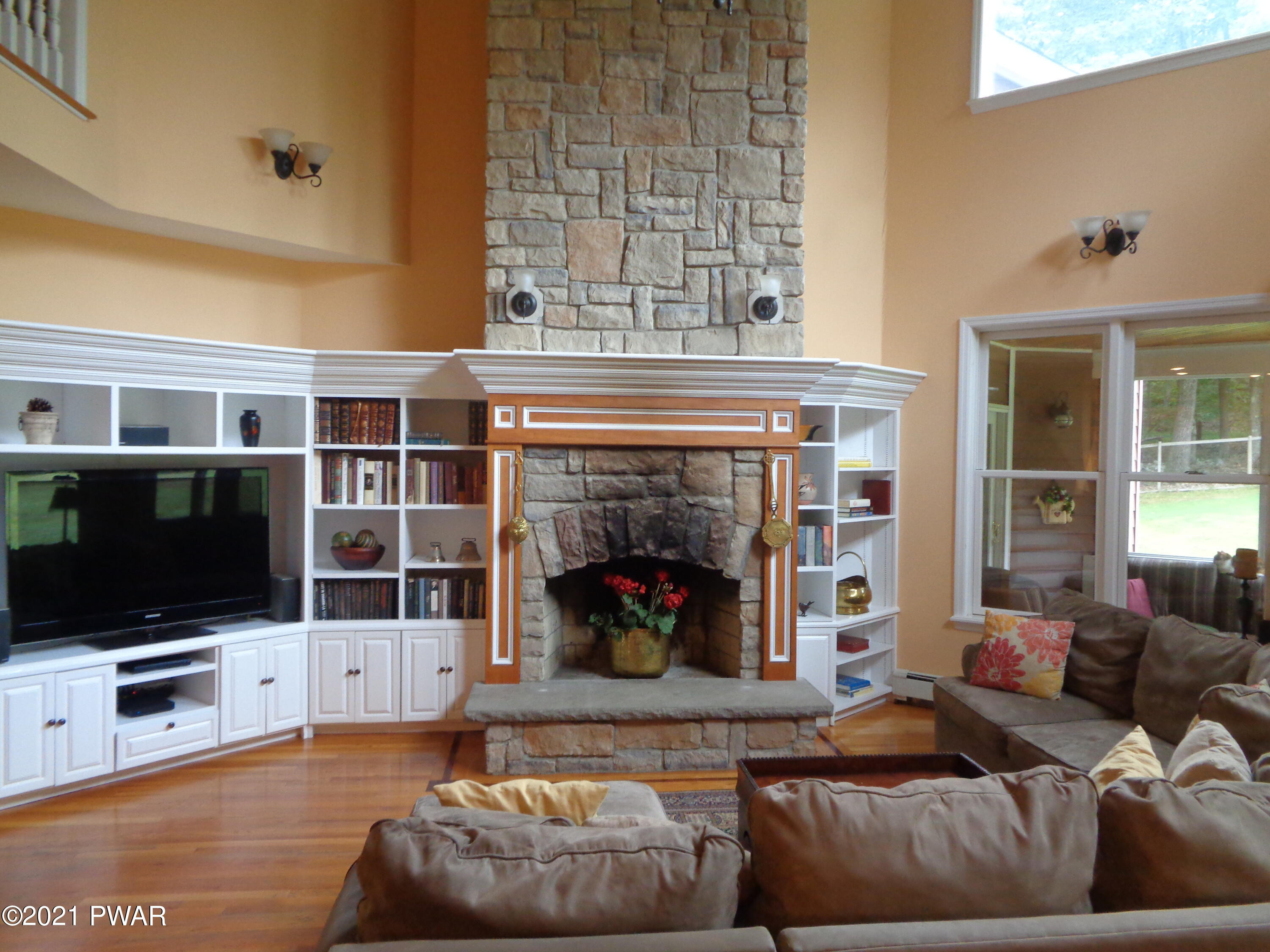 210 Husson Road Milford, PA 18337 - Photo 16 of 68 Living Room