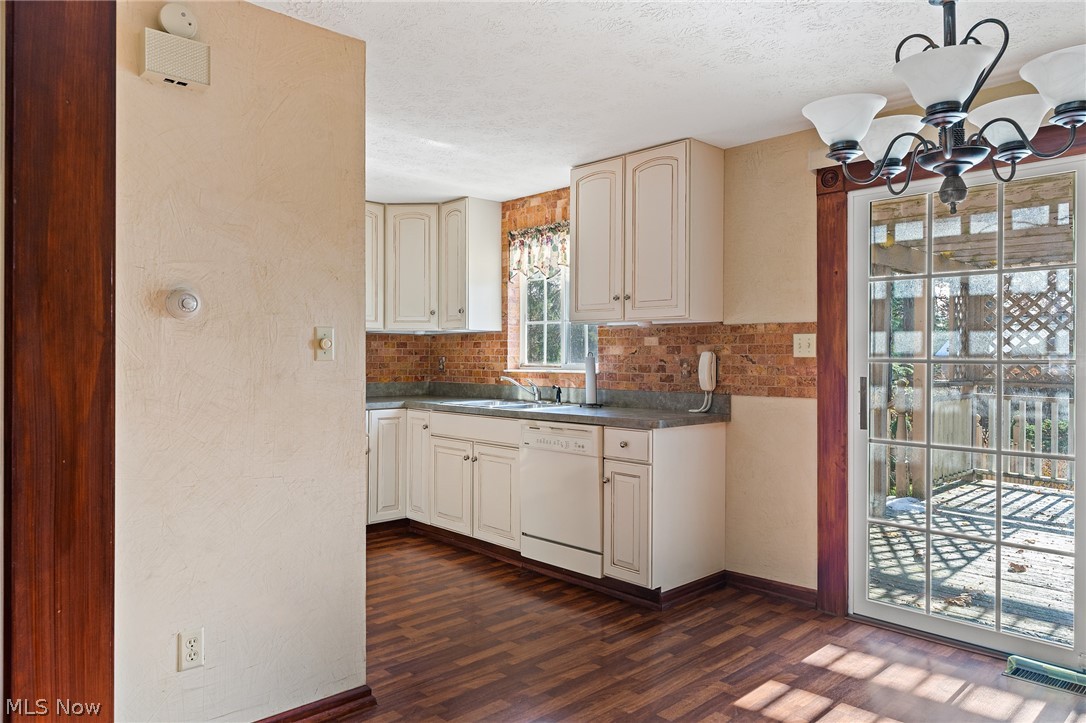6943 Kirk Road Canfield, OH 44406 - Photo 5 of 32 Gallery Image 5
