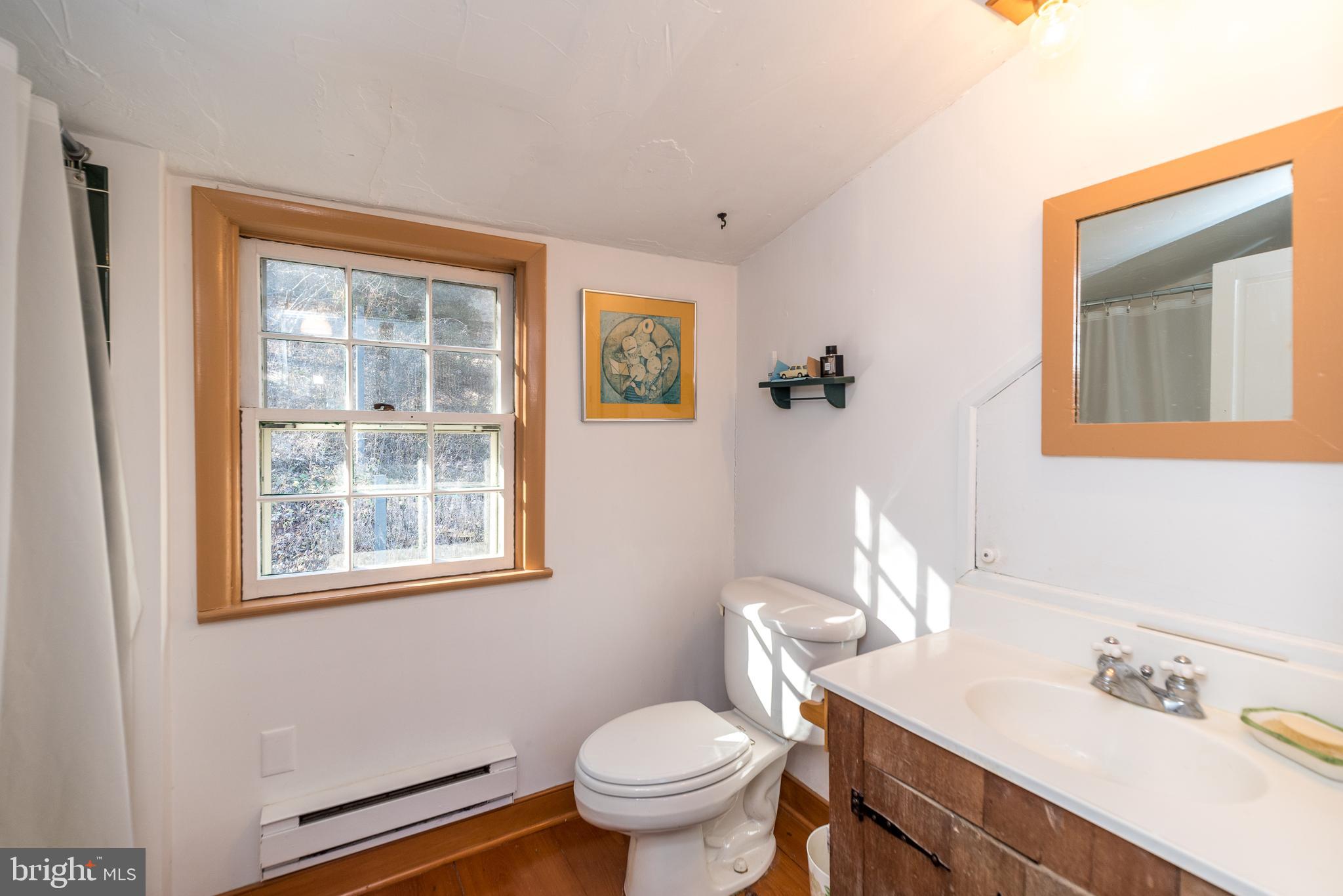 213 River Road Pipersville, PA 18947 - Photo 30 of 37 2nd Bedroom Suite bathroom has tub/shower