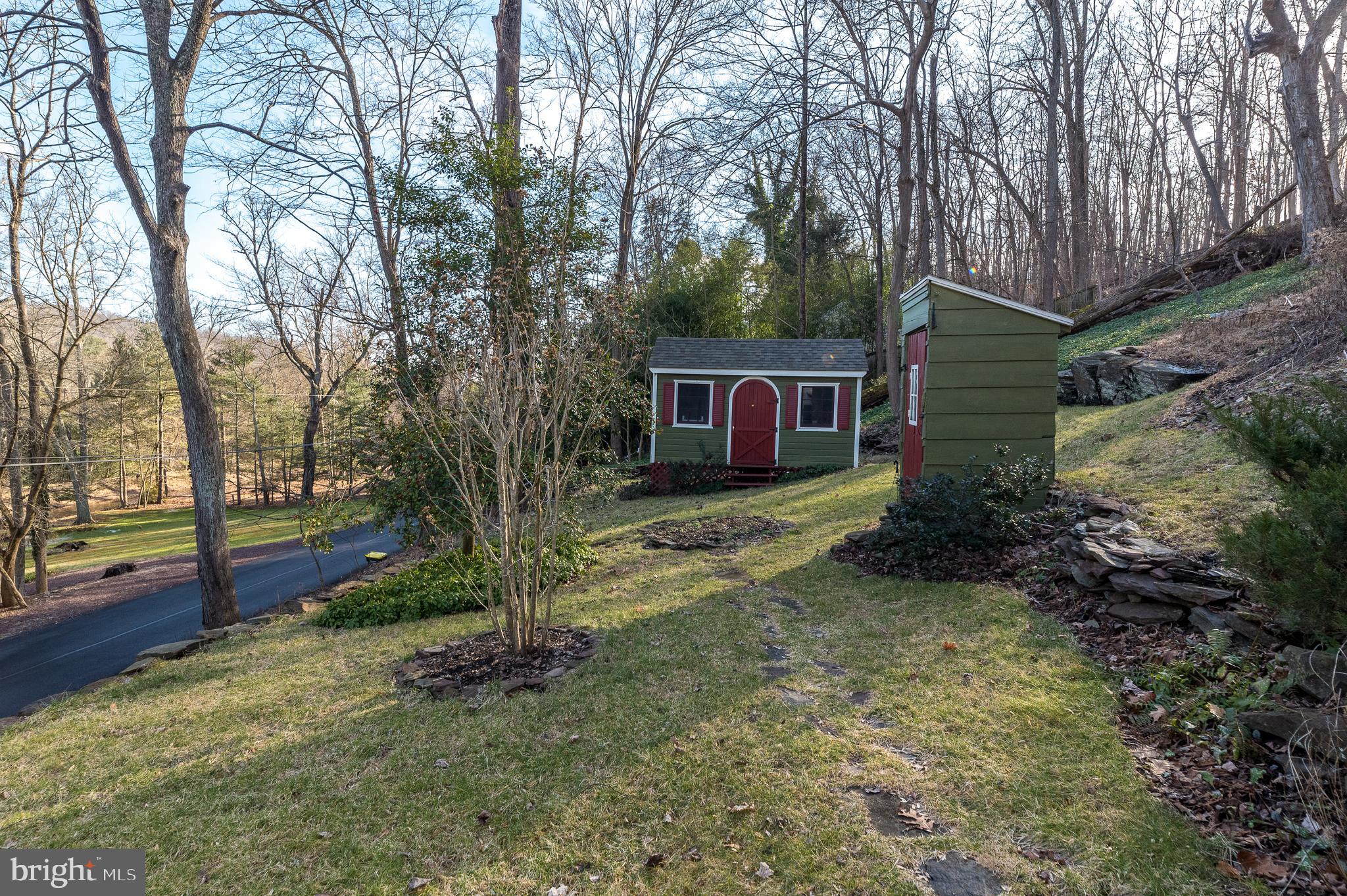 213 River Road Pipersville, PA 18947 - Photo 31 of 37 Side yard