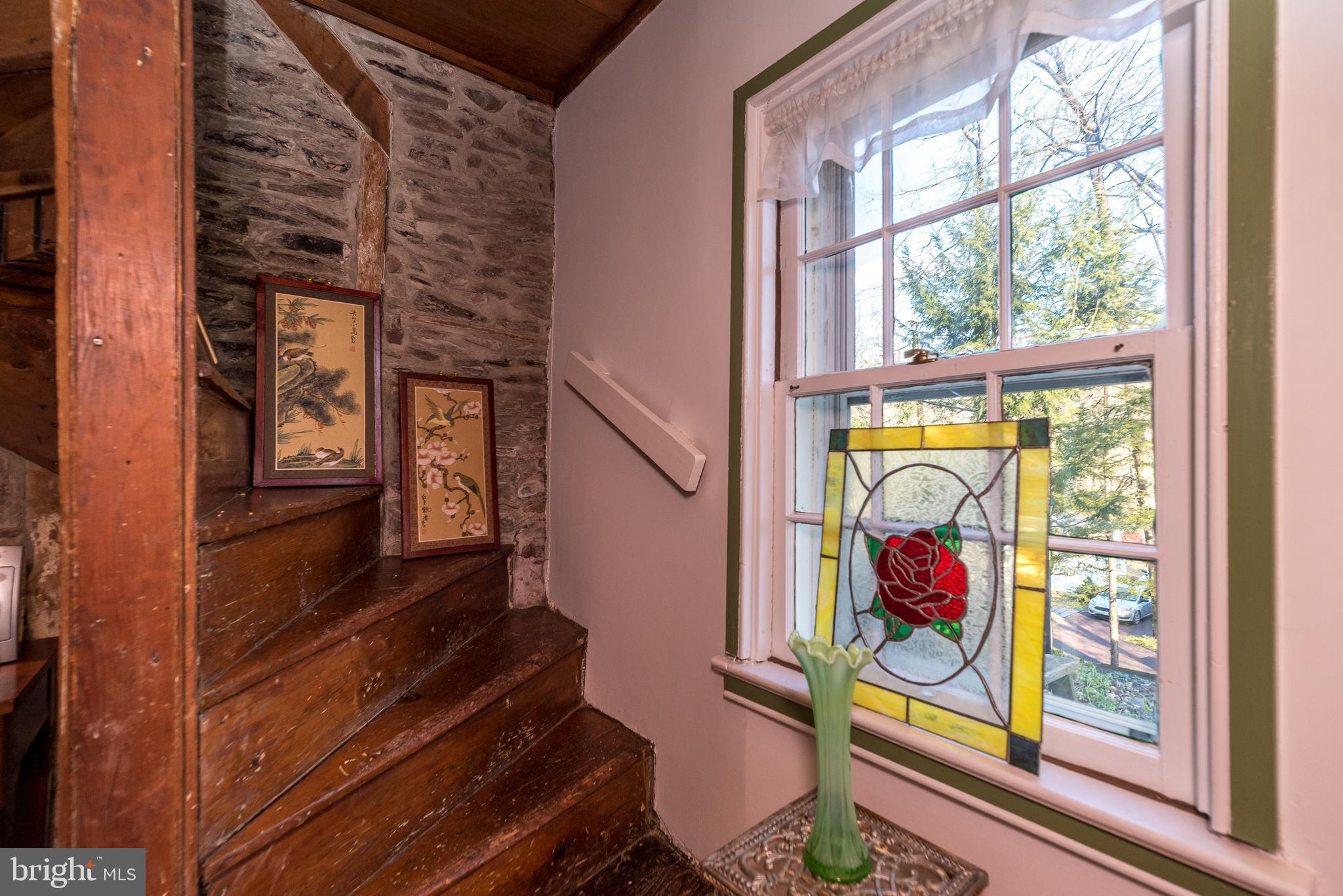 213 River Road Pipersville, PA 18947 - Photo 9 of 37 1890 Pie Stairs retained for decorative detail