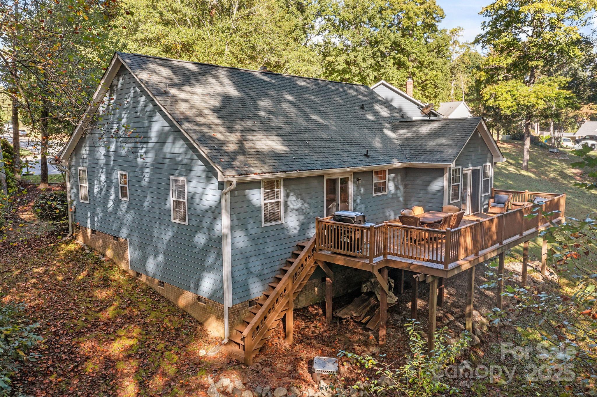 7229 Catawba Springs Road Denver, NC 28037 - Photo 40 of 48 a backyard of a house with table and chairs