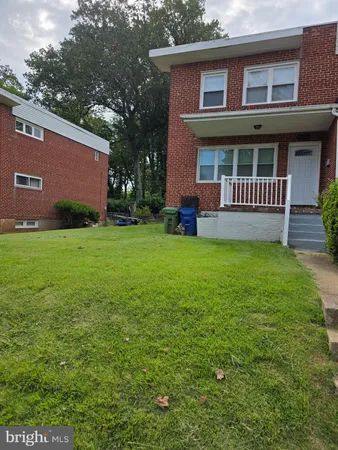 a view of house with a yard