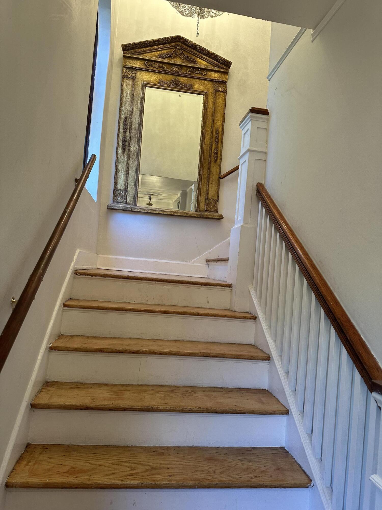 258 Seminole Avenue, Unit 4 Palm Beach, FL 33480 - Photo 3 of 10 a view of entryway