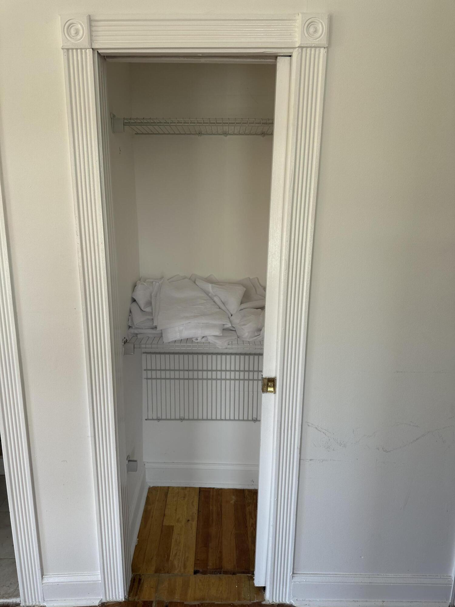 258 Seminole Avenue, Unit 4 Palm Beach, FL 33480 - Photo 5 of 10 a bathroom with a sink