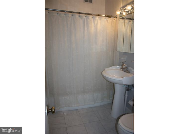 1700 Addison Street Philadelphia, PA 19146 - Photo 14 of 25 Bathroom
