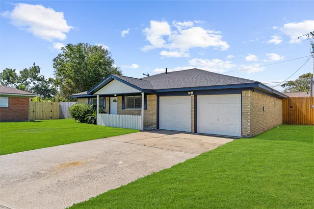 $1,875 | 2325 15th Avenue North, Texas City, TX 77590