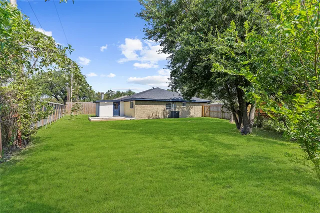 $1,875 | 2325 15th Avenue North, Texas City, TX 77590