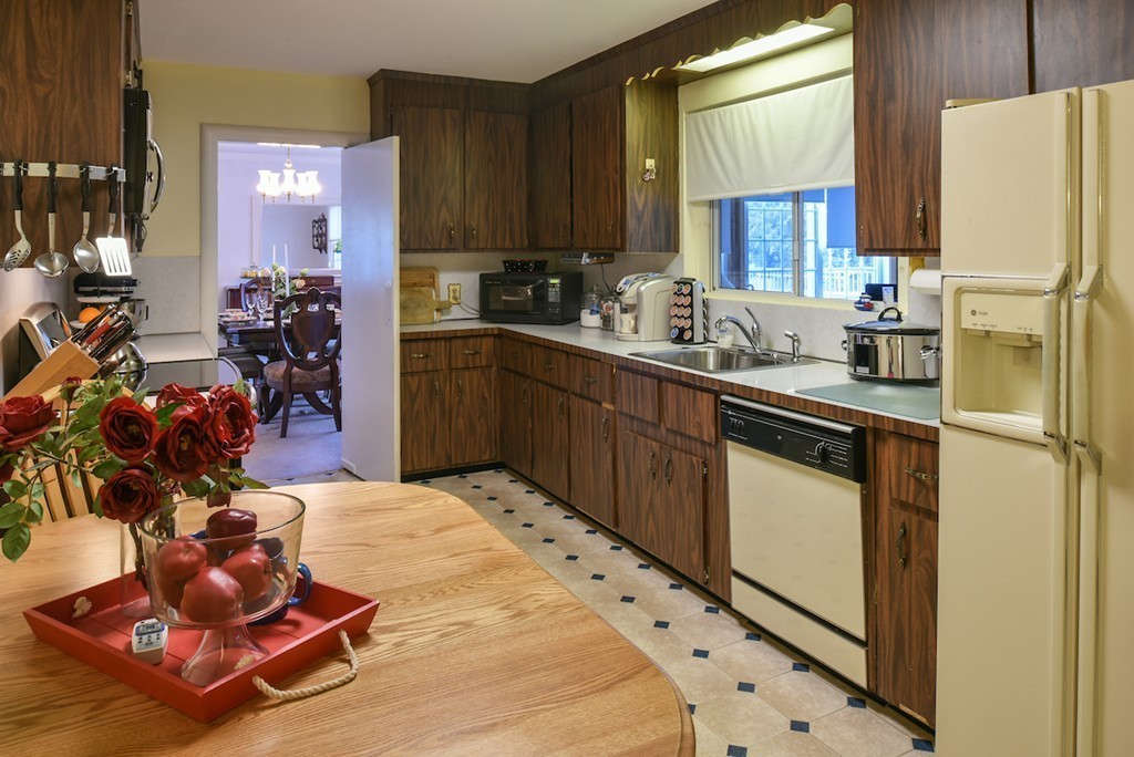 110 Stanley Road Swampscott, MA 01907 - Photo 10 of 27 Gallery Image 10