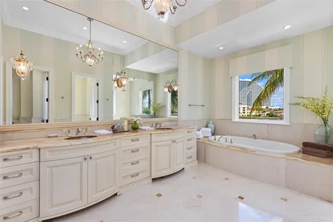 $30,000,000 | 2716 Aqua Vista Boulevard, Fort Lauderdale, FL 33301