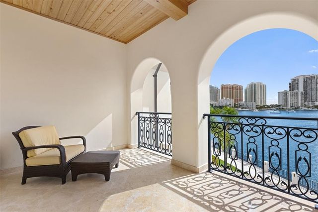 $30,000,000 | 2716 Aqua Vista Boulevard, Fort Lauderdale, FL 33301