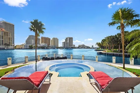 $30,000,000 | 2716 Aqua Vista Boulevard, Fort Lauderdale, FL 33301