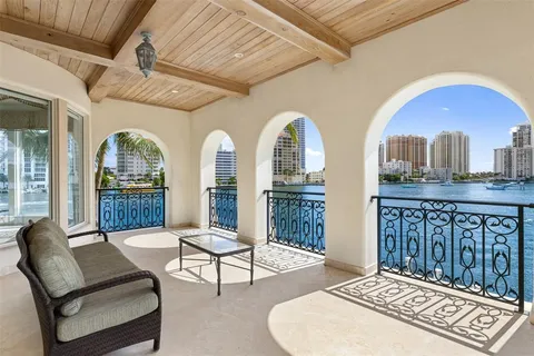 $30,000,000 | 2716 Aqua Vista Boulevard, Fort Lauderdale, FL 33301