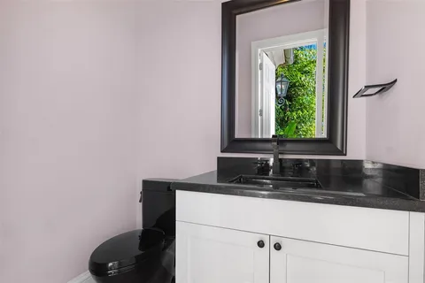 $30,000,000 | 2716 Aqua Vista Boulevard, Fort Lauderdale, FL 33301