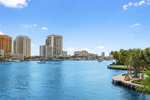 $30,000,000 | 2716 Aqua Vista Boulevard, Fort Lauderdale, FL 33301