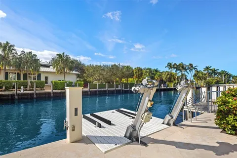 $30,000,000 | 2716 Aqua Vista Boulevard, Fort Lauderdale, FL 33301