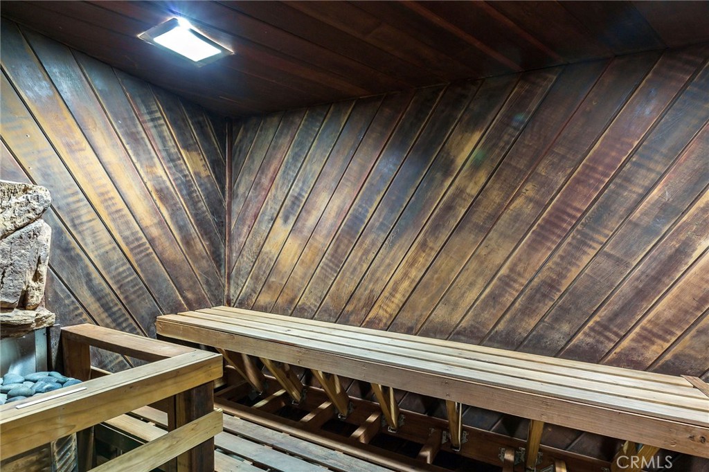 3604 West Estates Lane, Unit 114 Rolling Hills Estates, CA 90274 - Photo 36 of 59 a bathroom with a toilet a sink and bathtub