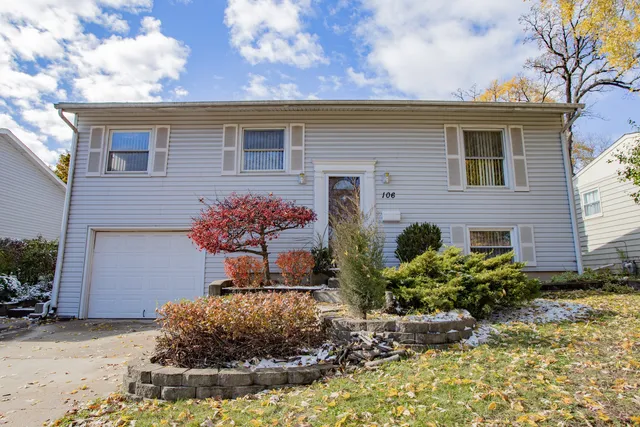 $319,900 | 106 Woodcrest Circle, Streamwood, IL 60107