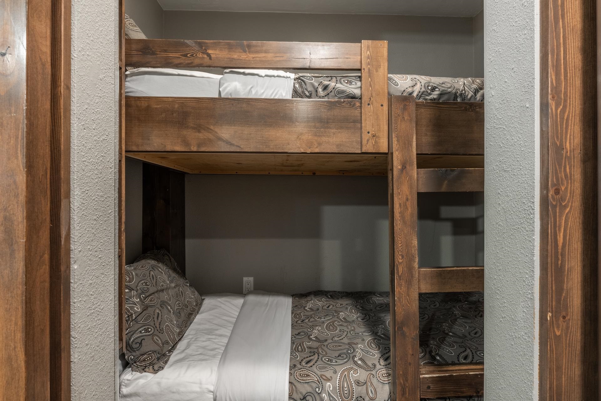 2499 Sierra Nevada Road, Unit S1 Mammoth Lakes, CA 93546 - Photo 16 of 38