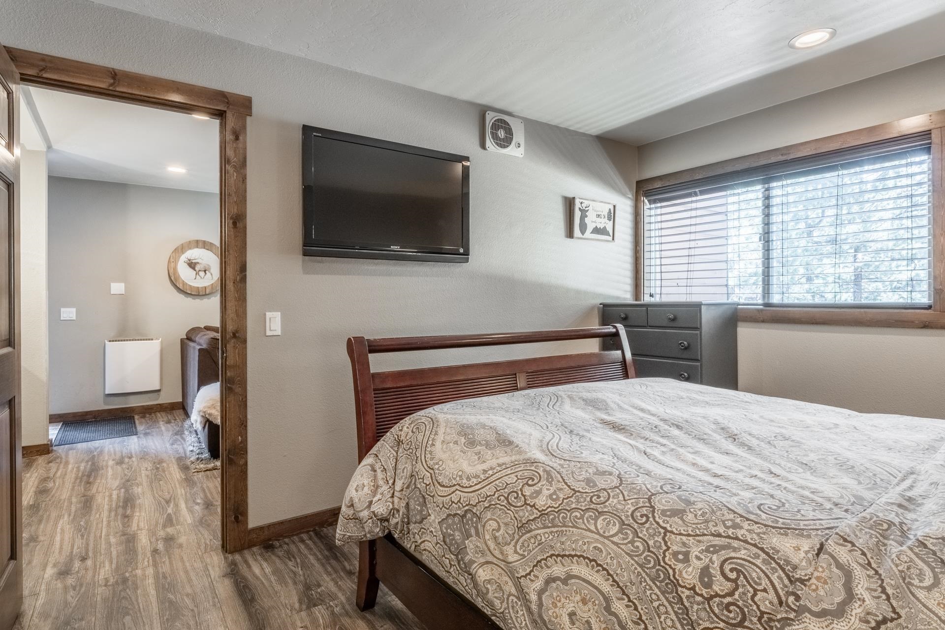 2499 Sierra Nevada Road, Unit S1 Mammoth Lakes, CA 93546 - Photo 19 of 38 Bedroom with wood finished floors and recessed lighting