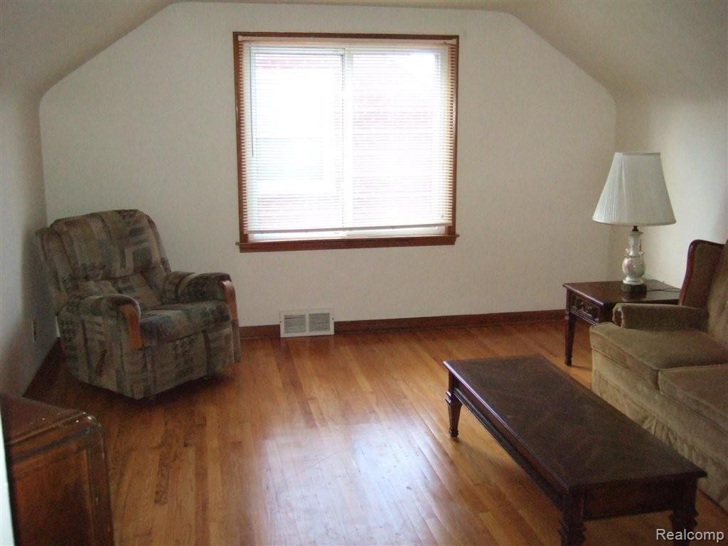 9405 Ruth Avenue Allen Park, MI 48101 - Photo 11 of 28 DSCF3149.JPG