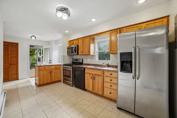 $3,500 | 416 74th Street, Unit 2, North Bergen, NJ 07047