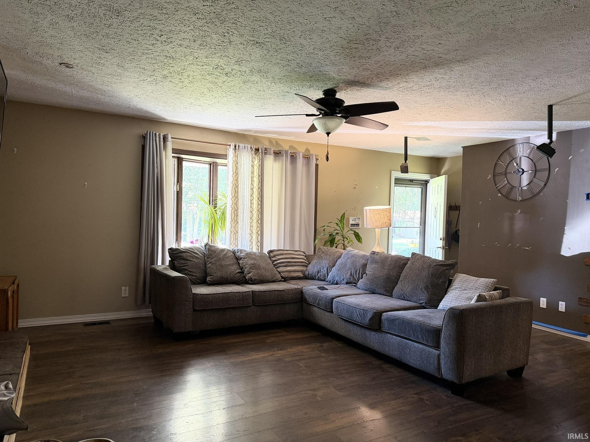 2006 East Wade Road Warsaw, IN 46580 - Photo 4 of 27 Gallery Image 4