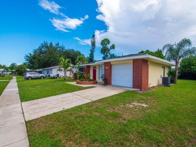$2,000 | 226 Southwest Reynolds Avenue, Port St. Lucie, FL 34983