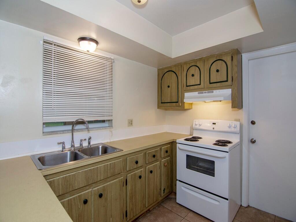 226 Southwest Reynolds Avenue Port St. Lucie, FL 34983 - Photo 3 of 32 ImageREsize00018