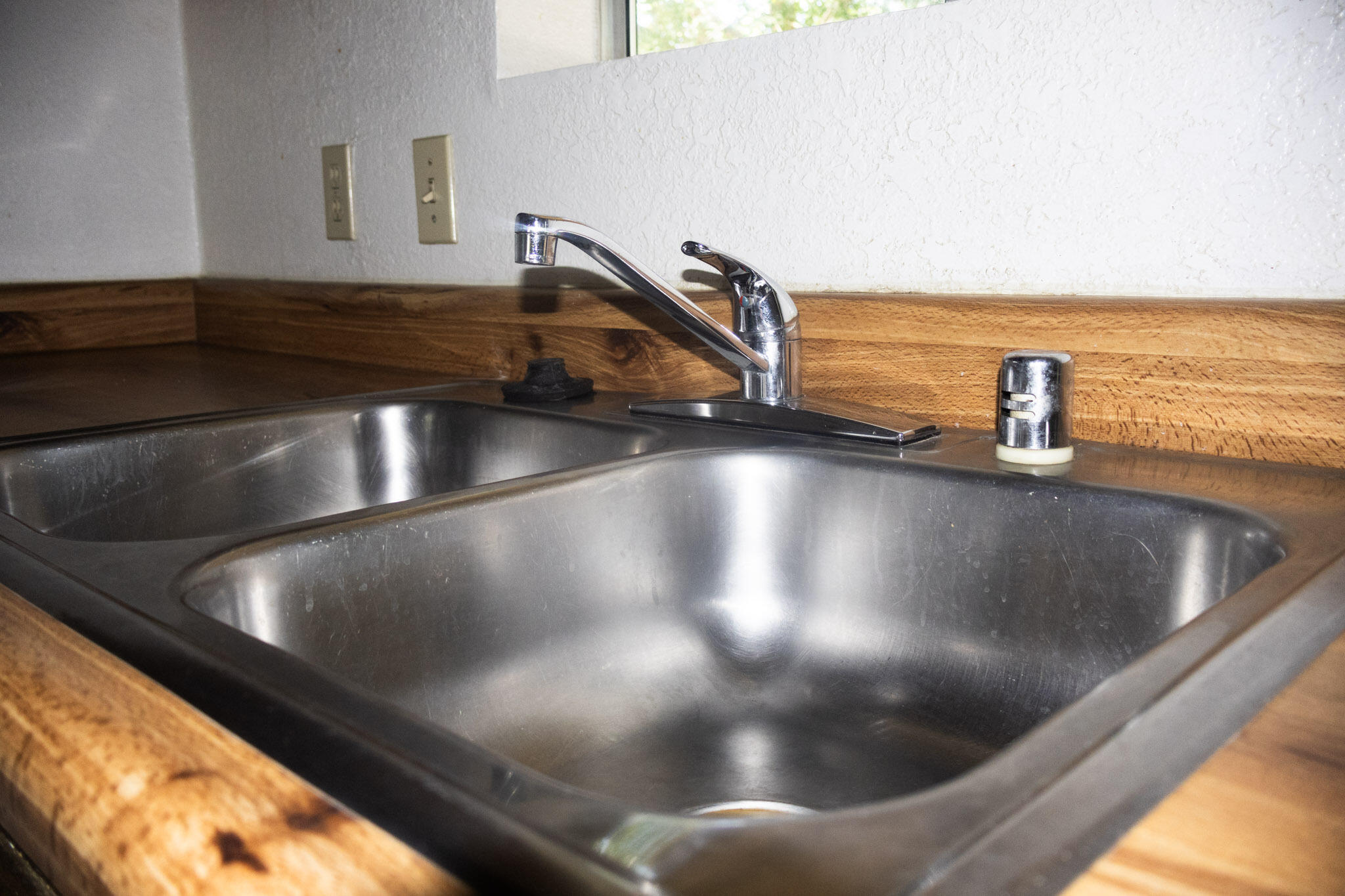 1026 Moss Creek Road Redding, CA 96003 - Photo 10 of 26 Sink