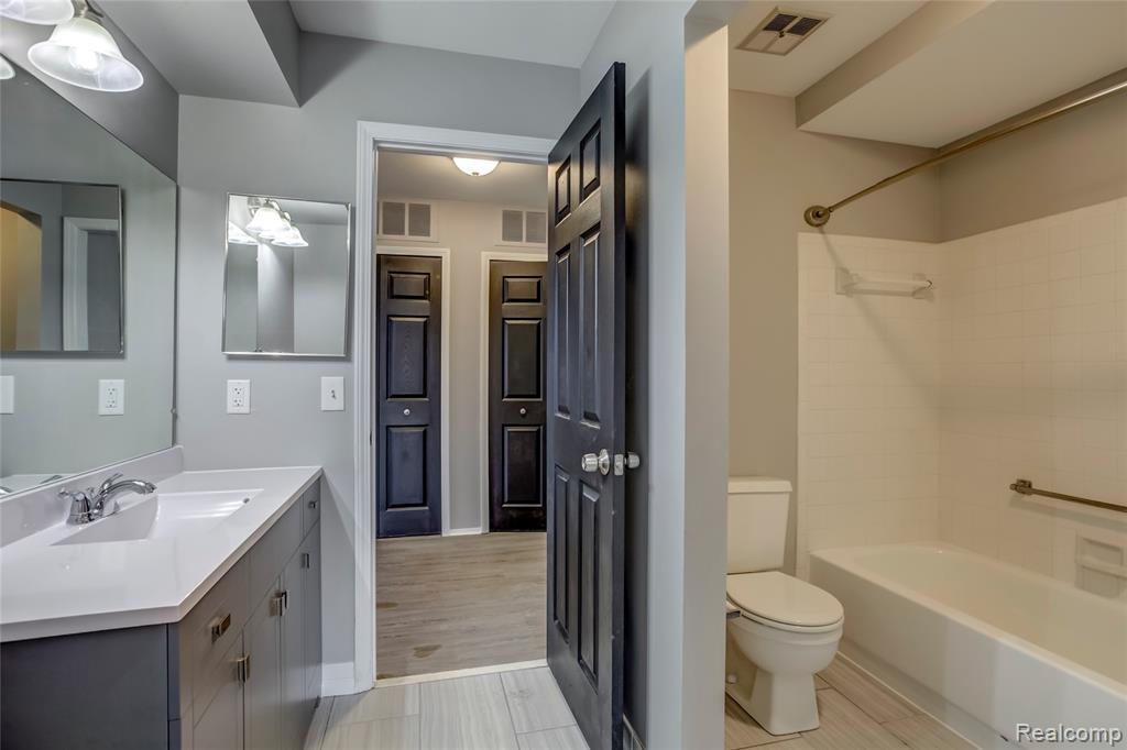 32023 West 14 Mile Road, Unit 103 Farmington Hills, MI 48334 - Photo 13 of 14