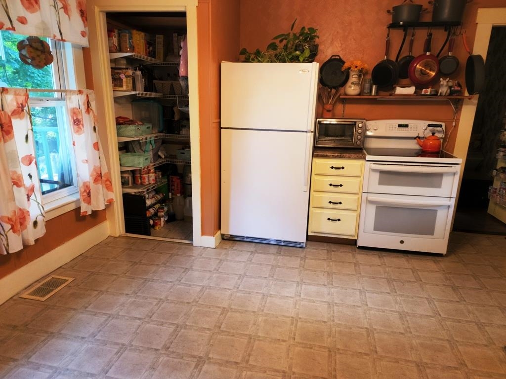 100 Maple Avenue Barre, VT 05641 - Photo 5 of 30