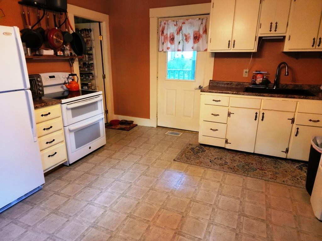 100 Maple Avenue Barre, VT 05641 - Photo 6 of 30