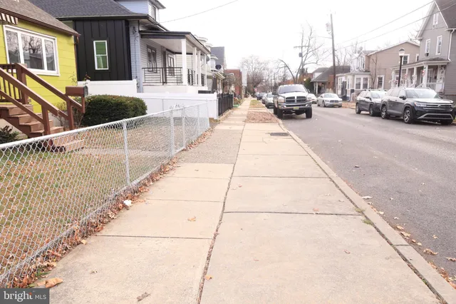 a view of a back yard of the house