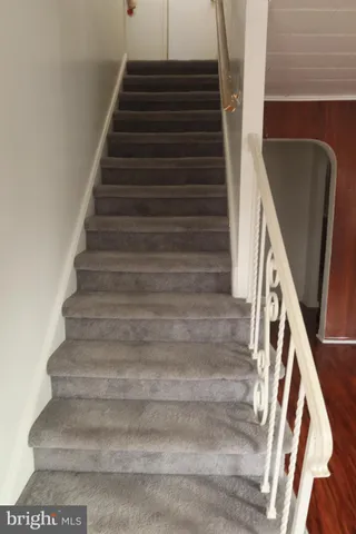 a view of a city street with house