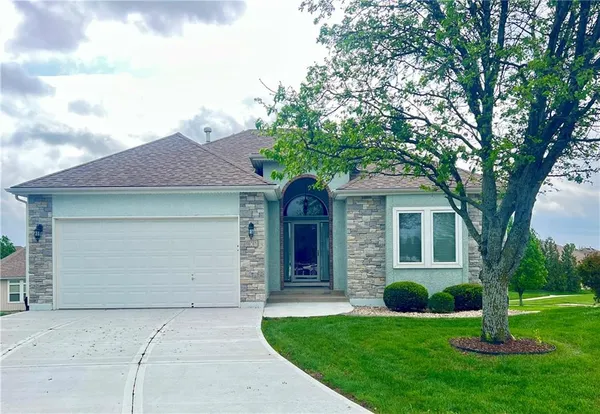 $465,000 | 901 Southwest Olympia Court, Lee's Summit, MO 64082