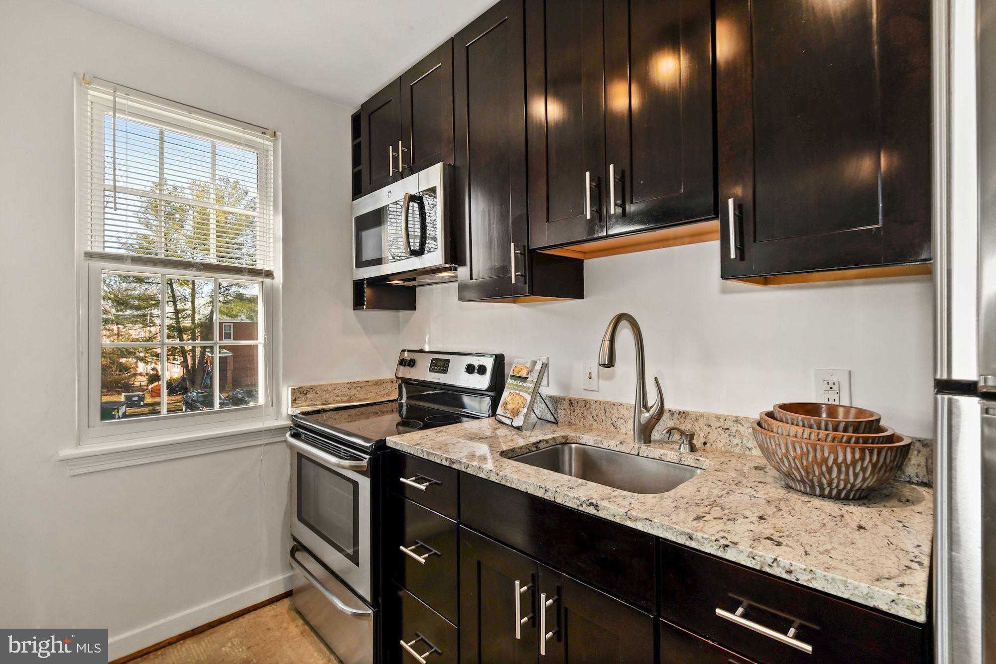 5 East Glebe Road, Unit B Alexandria, VA 22305 - Photo 14 of 32 Sleek Cabinetry
