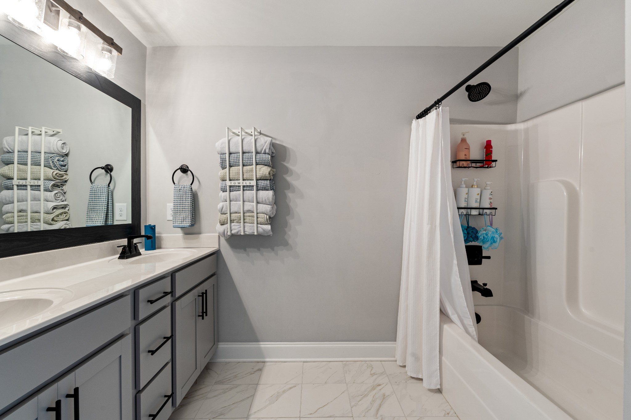 2070 Hamilton Chambers Road Lebanon, TN 37087 - Photo 30 of 43 a bathroom with a bathtub sink and mirror