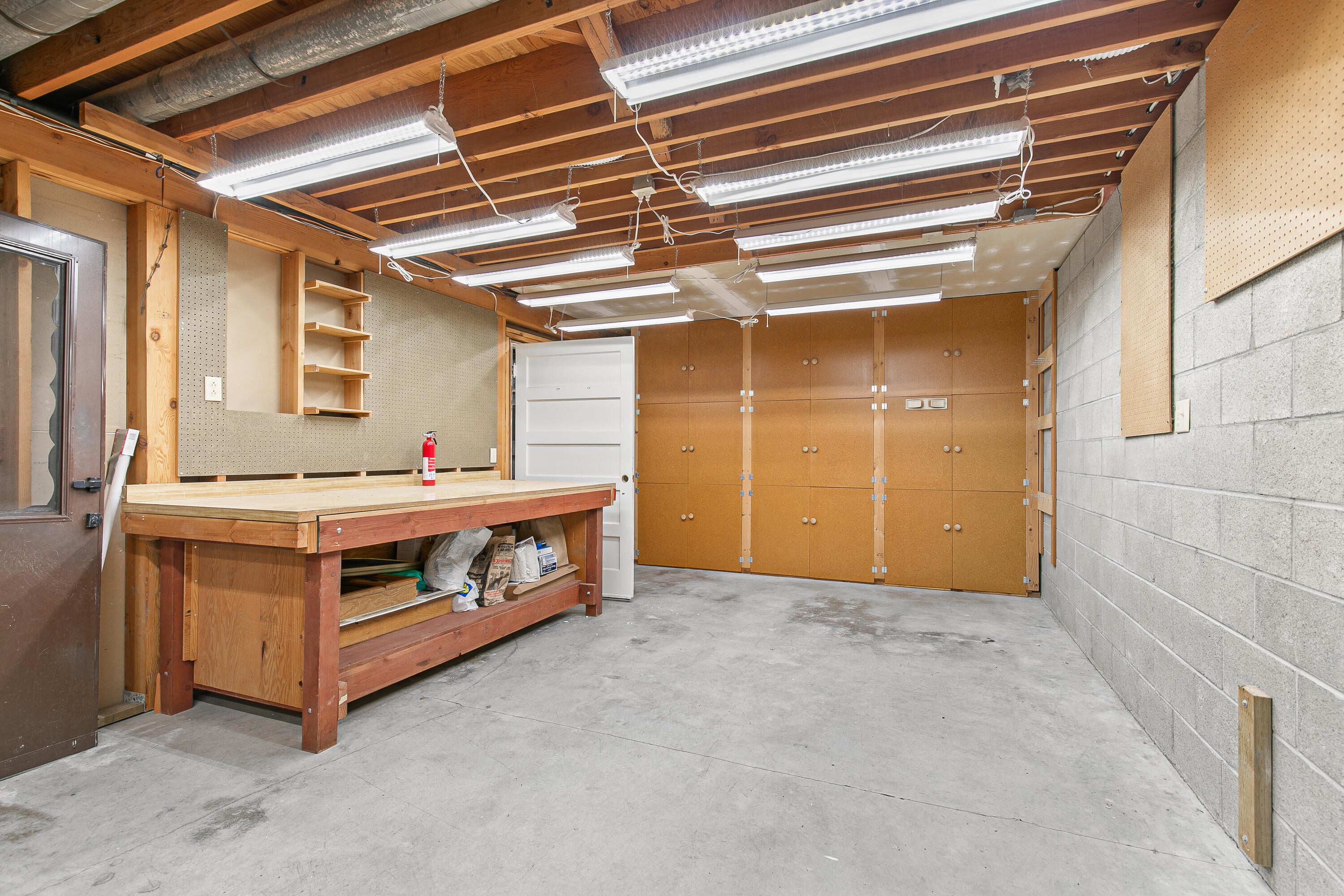 11597 Corp Ranch Road Ashland, OR 97520 - Photo 37 of 57 Large workroom in basement