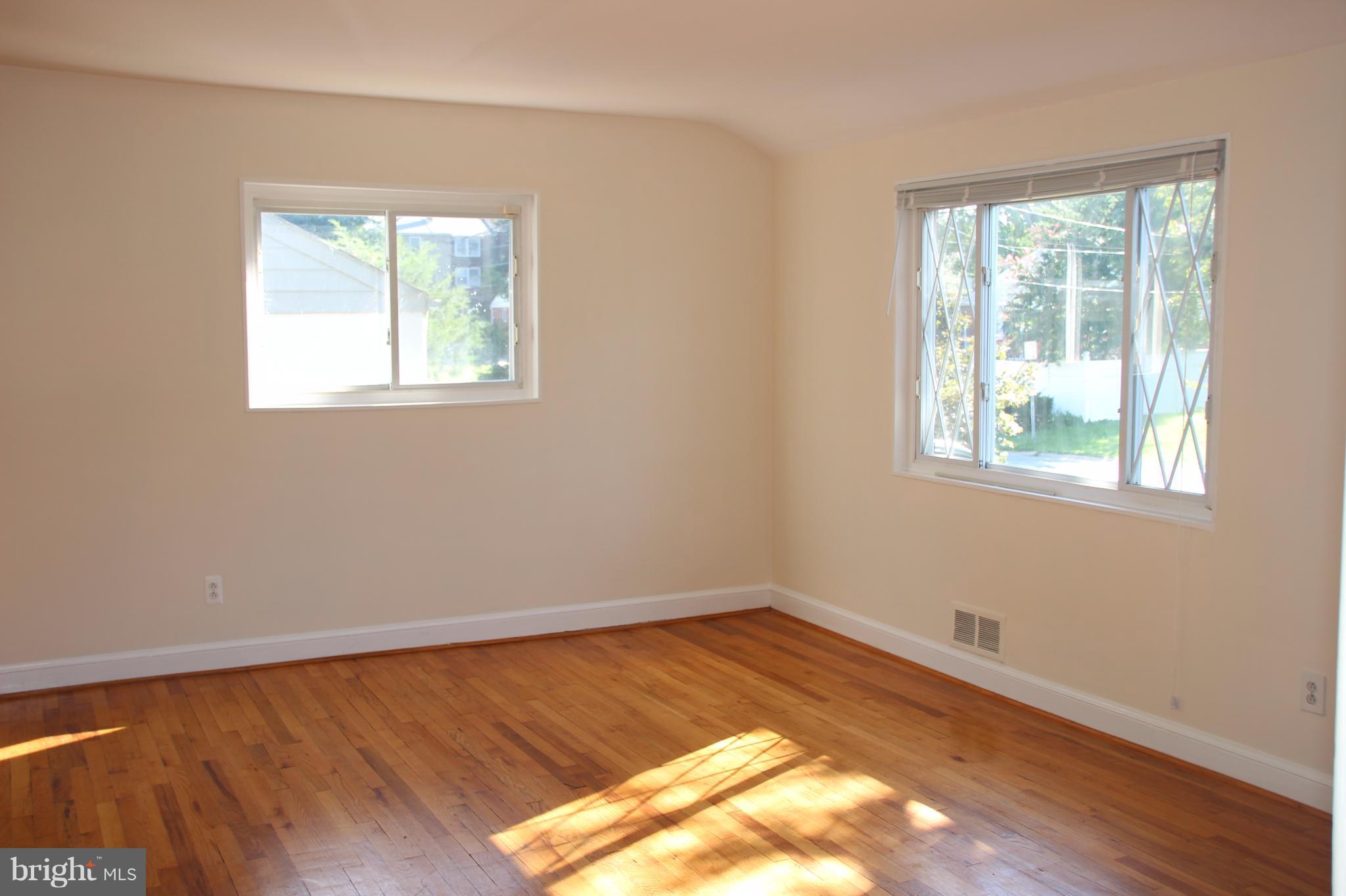 11005 Burnley Terrace Silver Spring, MD 20902 - Photo 2 of 23 Living Room