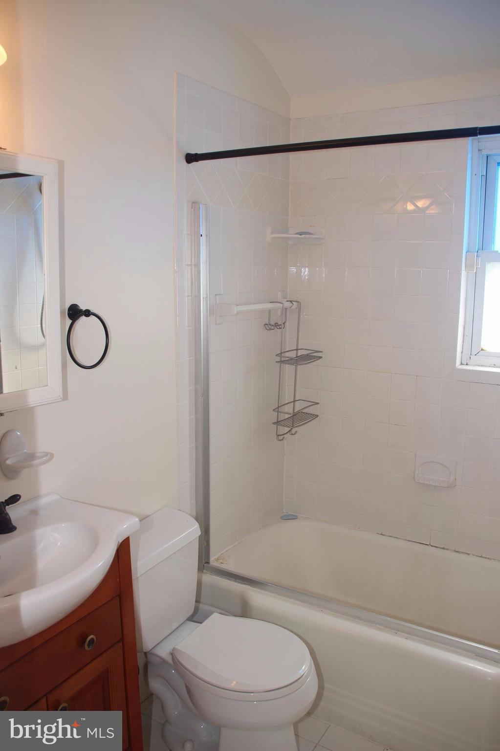 11005 Burnley Terrace Silver Spring, MD 20902 - Photo 15 of 23 Bath