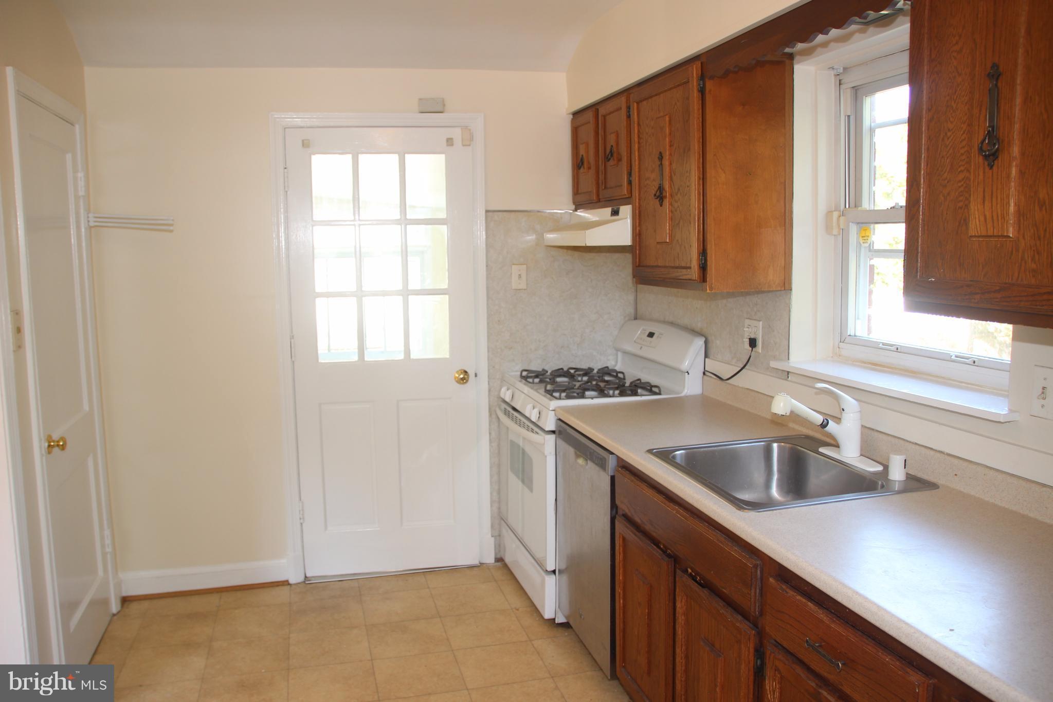 11005 Burnley Terrace Silver Spring, MD 20902 - Photo 5 of 23 Kitchen