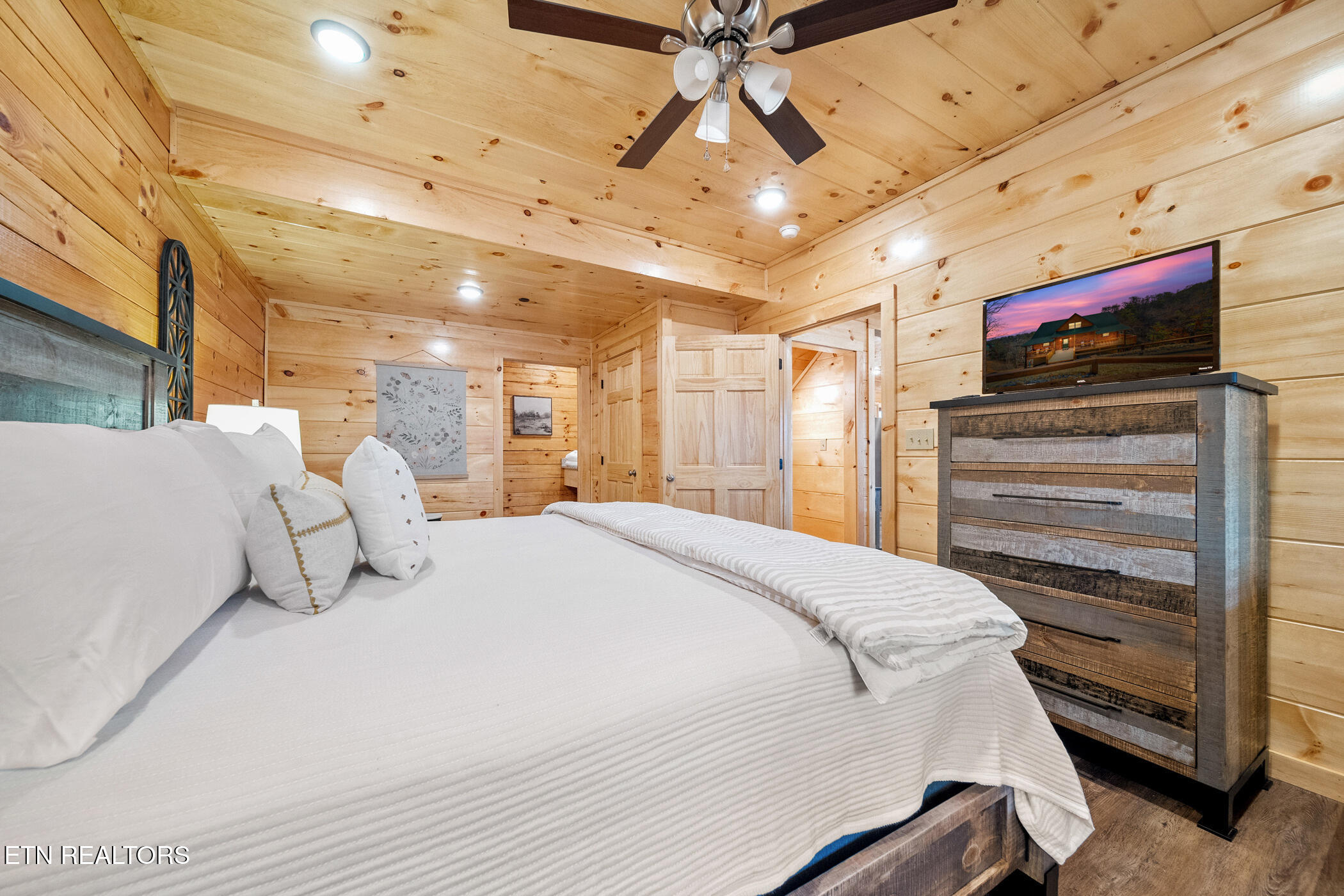 808 String Run Way Pigeon Forge, TN 37863 - Photo 16 of 57 dsc03217