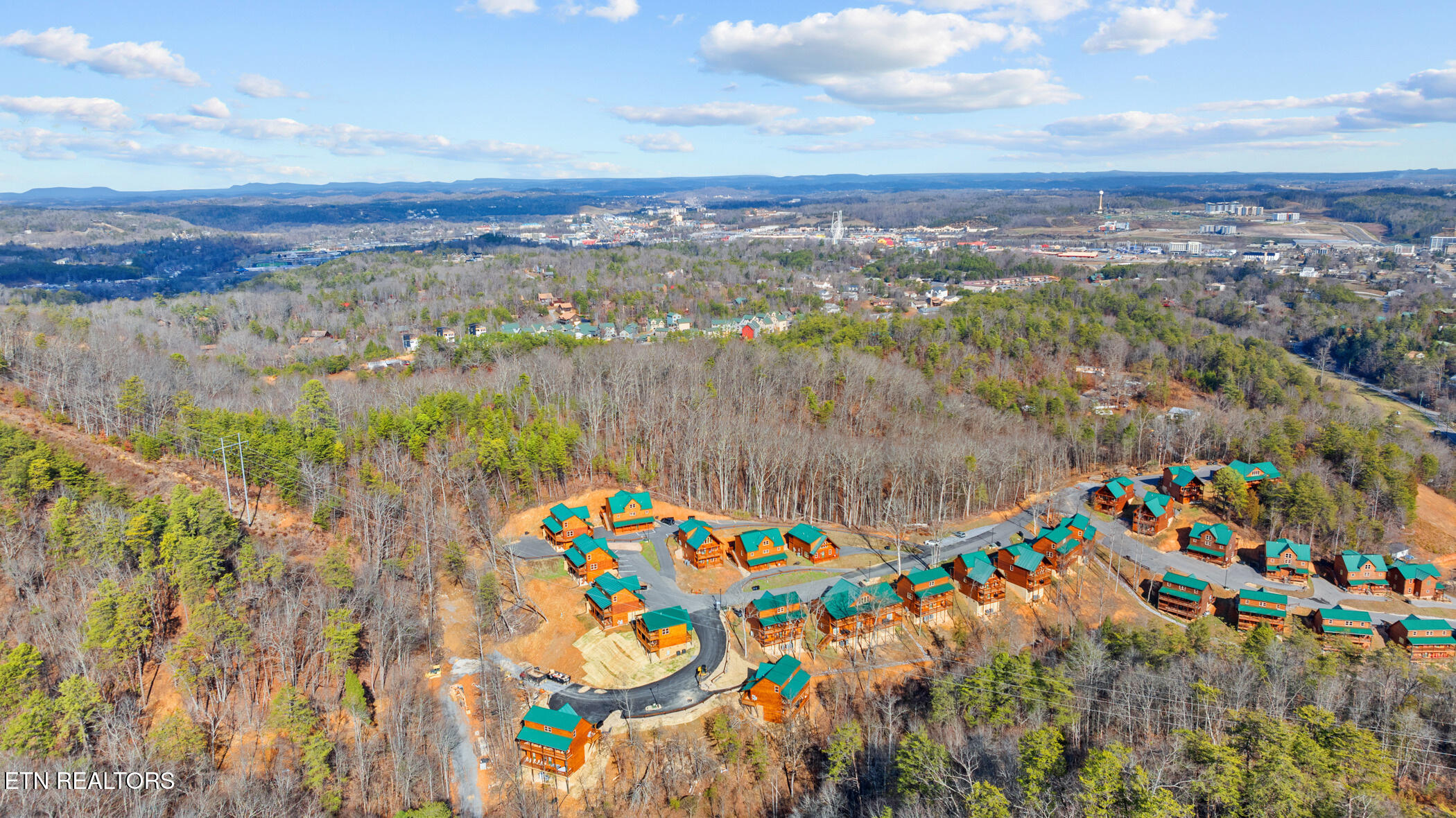 808 String Run Way Pigeon Forge, TN 37863 - Photo 5 of 57 dji_20250107105111_0811_d