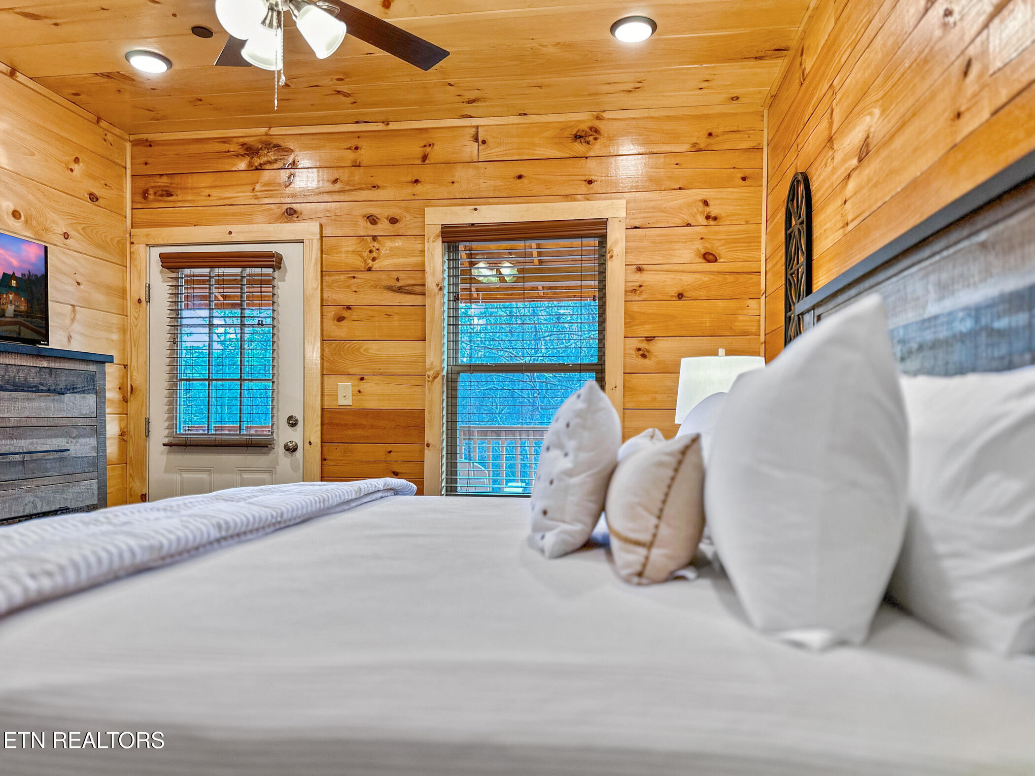 808 String Run Way Pigeon Forge, TN 37863 - Photo 56 of 57 img_3880