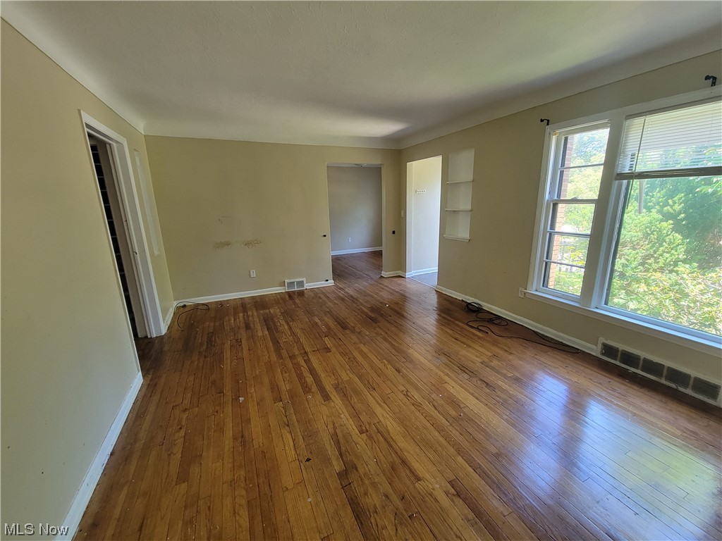 4106 Bayard Road Cleveland, OH 44121 - Photo 5 of 9