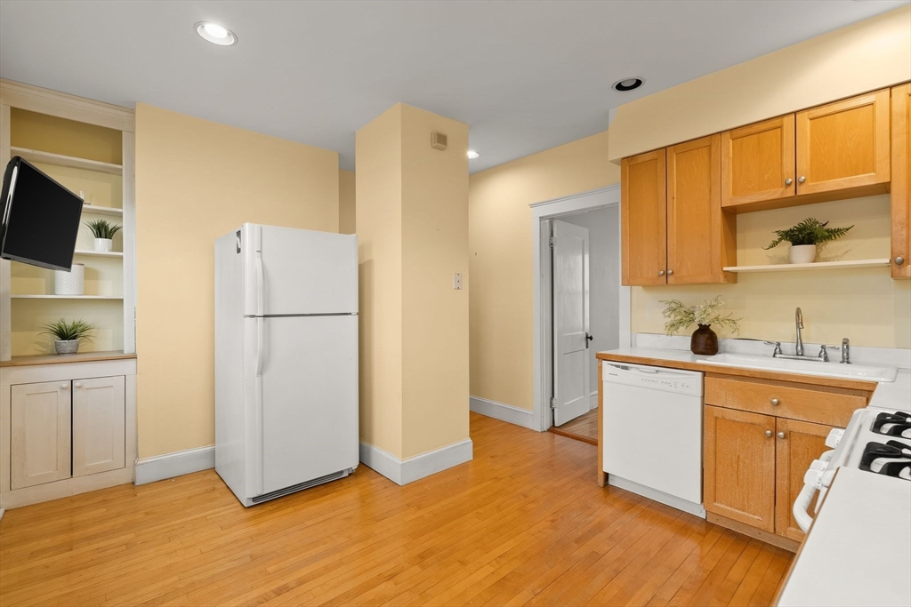 1 Clayton Street, Unit 1 Watertown, MA 02472 - Photo 14 of 34