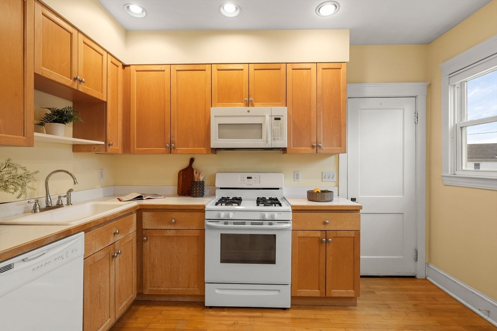 1 Clayton Street, Unit 1 Watertown, MA 02472 - Photo 16 of 34