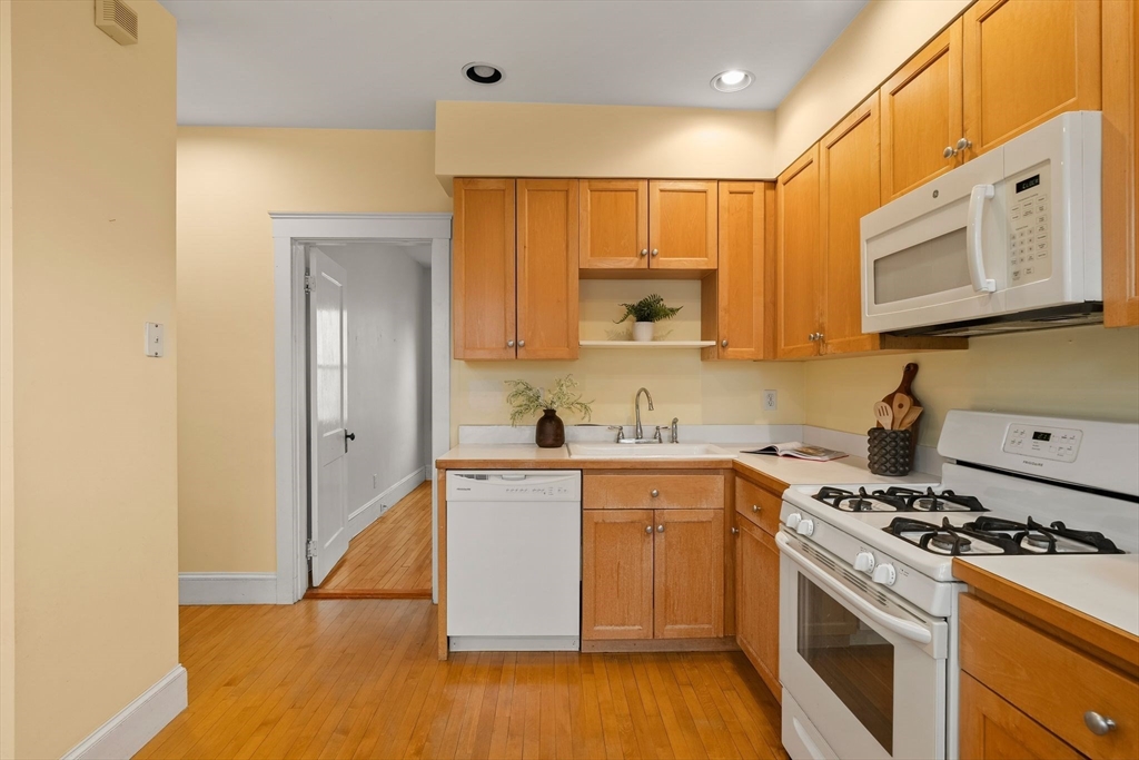 1 Clayton Street, Unit 1 Watertown, MA 02472 - Photo 17 of 34